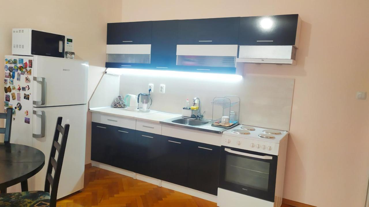 Lovely City Center 1Bd, 1Bt Apartment Sofia Bagian luar foto