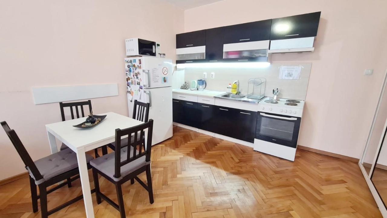 Lovely City Center 1Bd, 1Bt Apartment Sofia Bagian luar foto